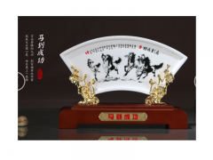 馬到成功陶瓷屏風